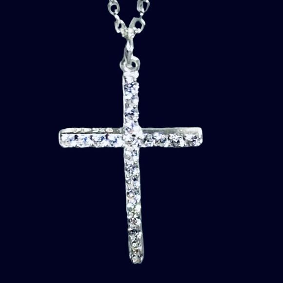 QO# Lovely Cz & Sterling 925 Silver Cross & Sterling Chain - Picture 1 of 7